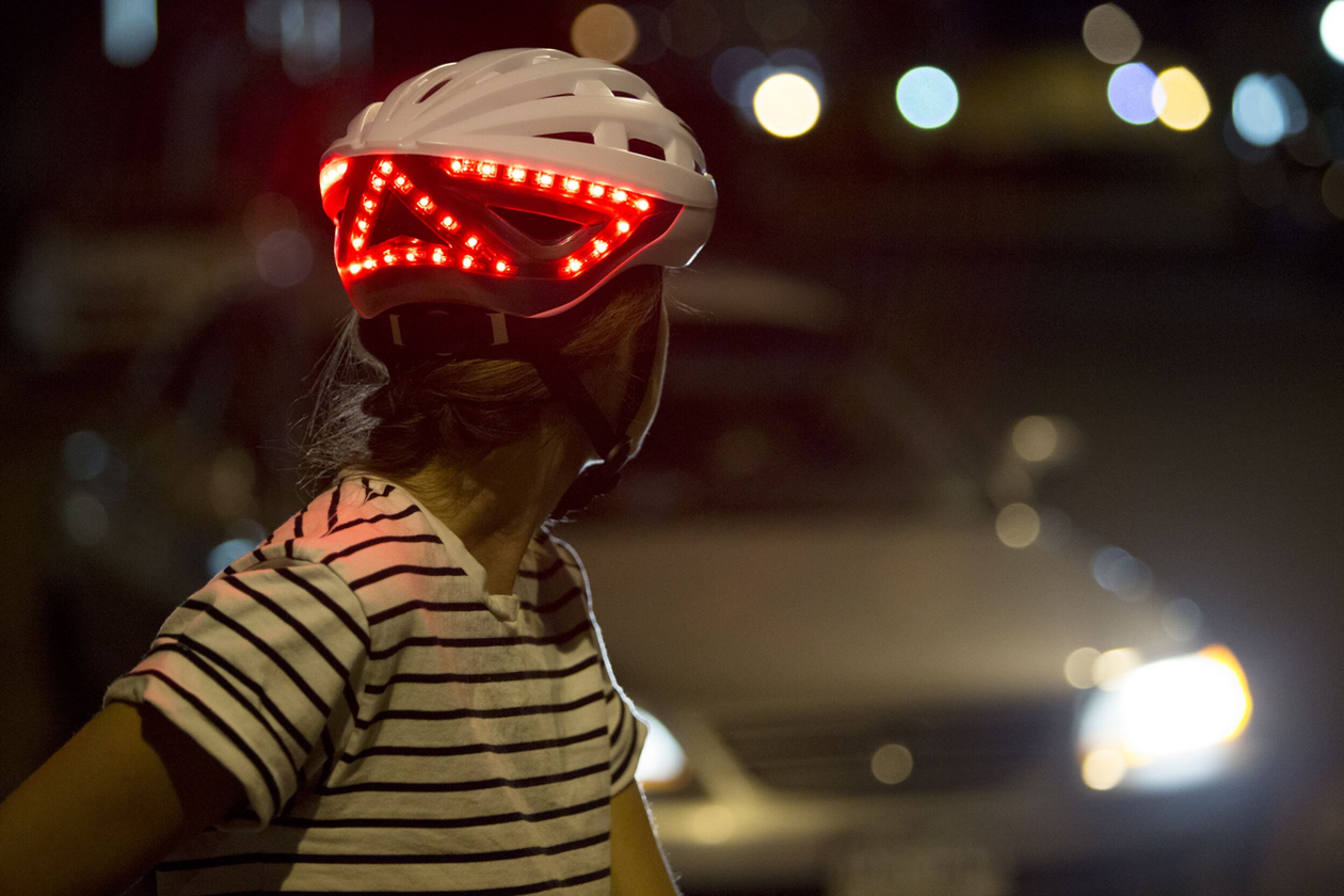 Fahrradhelm-damen-mit-led-leuchte-nachts